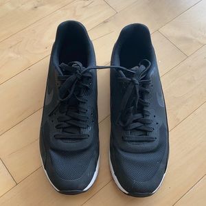 Black Nike Women’s Airmax size 10